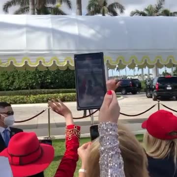 PRESIDENT TRUMP & FIRST LADY MELANIA ARRIVING AT MAR-A-LAGO