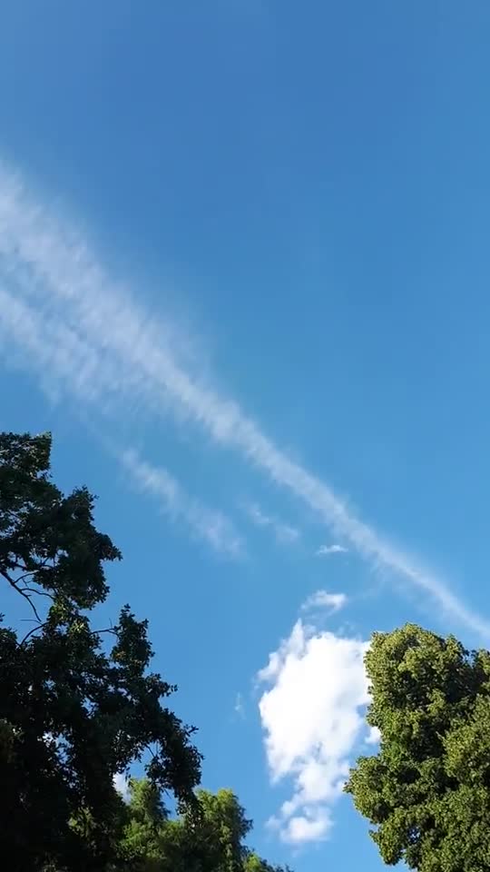Himmel in Berlin am 7.8.2022 um 16:40 Uhr