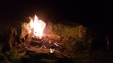 Making a cabin style campfire. Wildcamping 1