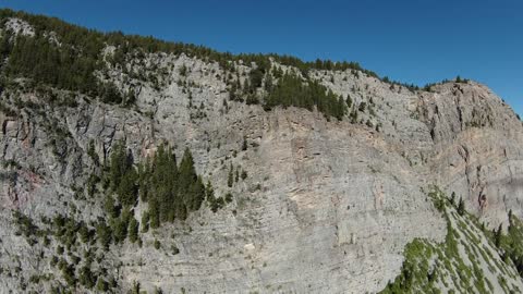 DJI FPV flying around the top of Sun Canyon cliffs