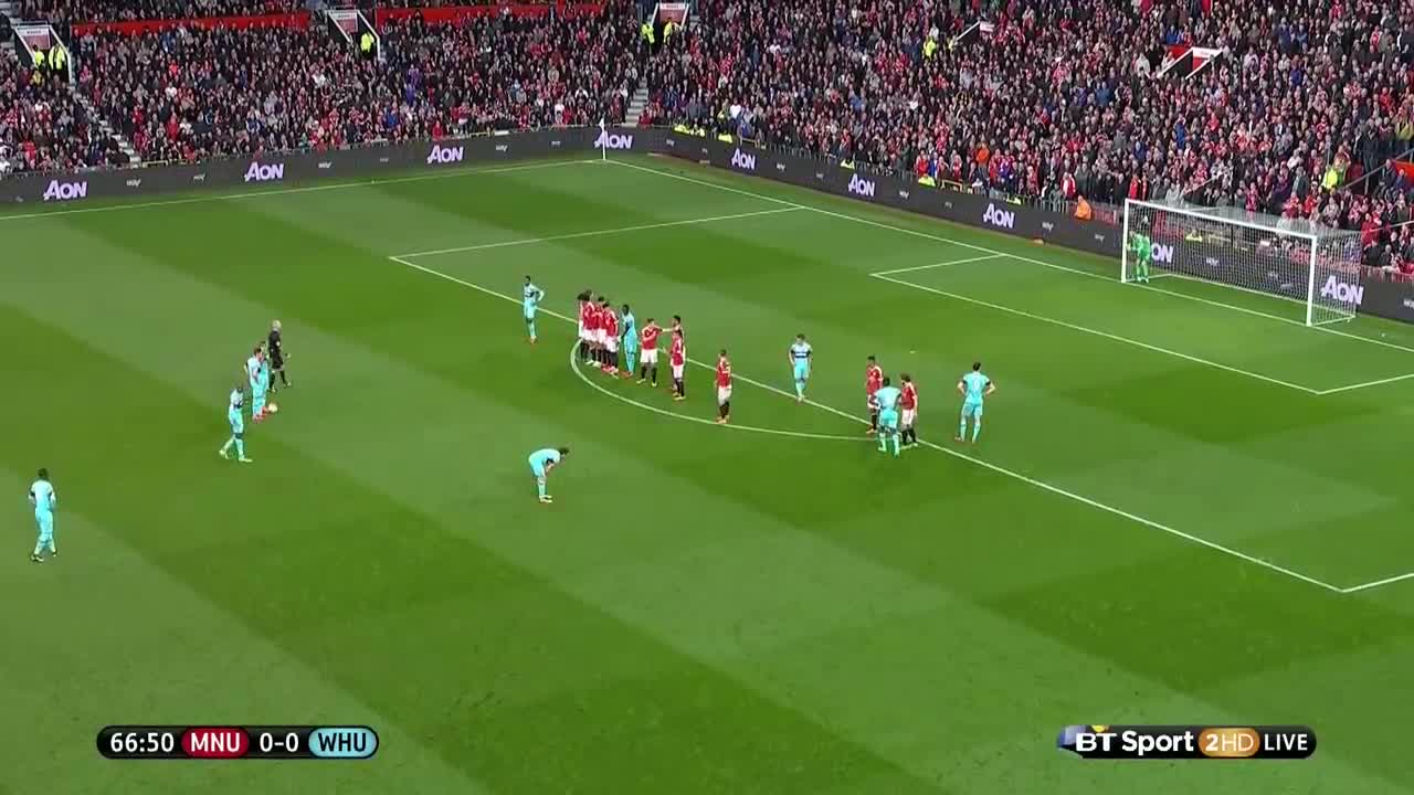 Soccer - EPL - Payet's free kick jewel against Manu