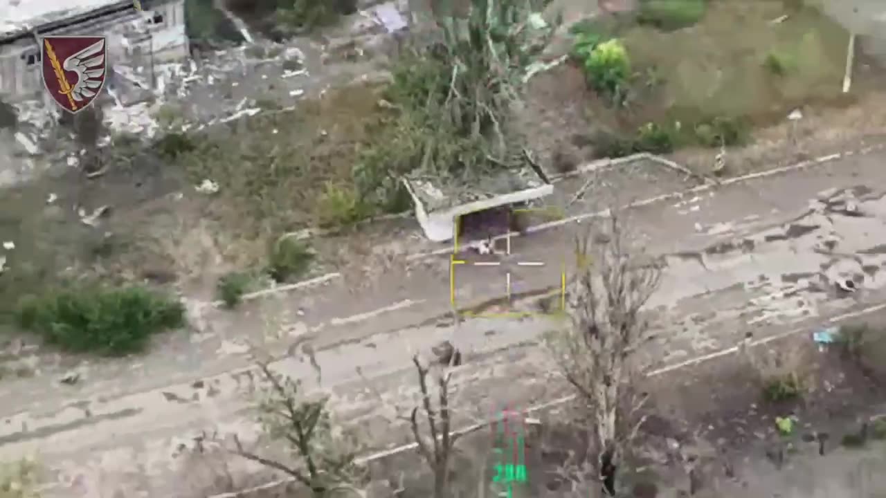 Ukrainian Artillery Opens Up On Russian Positions Inside the Ruins of Destroyed Town