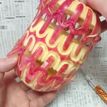 The art of peeling apples