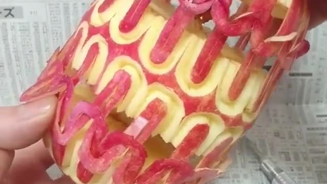 The art of peeling apples