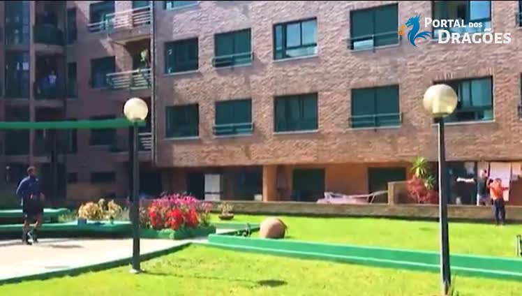 Iturriza dá aula de fitness ao prédio inteiro