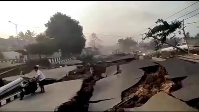 Omg terrifying earthquake with itensity X hits Palu,Indonesia