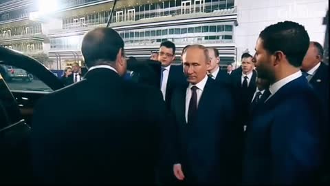 Putin Angry Denies to Sit Infront of the Car