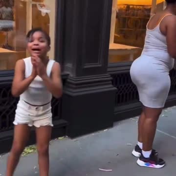 A young girl freaks out when police arrest her mother for shoplifting, Is this normal??