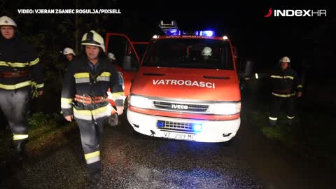 Vatrogasci se bore s Dravom koja se izlila iz korita i prijeti kućama