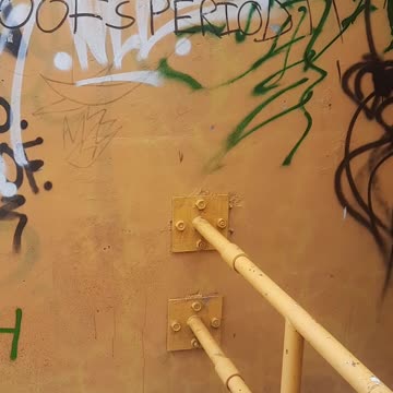 Even the walls say freedom