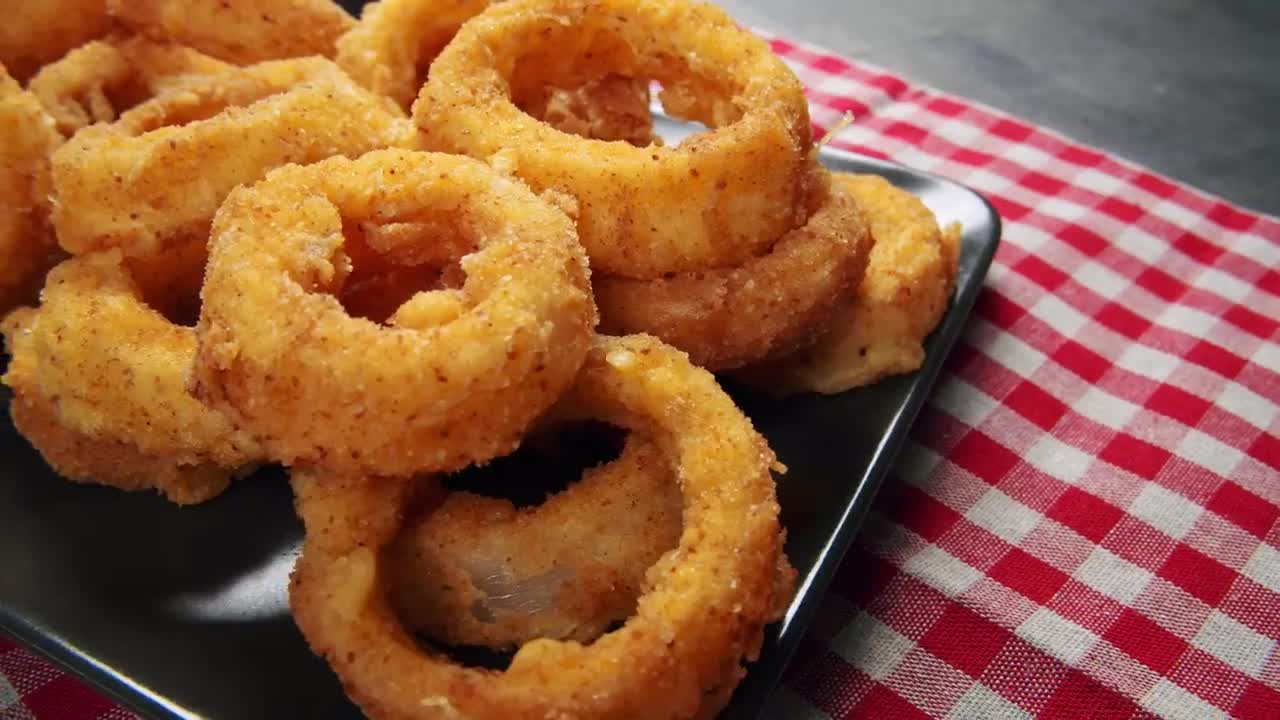 Onion rings with cheese