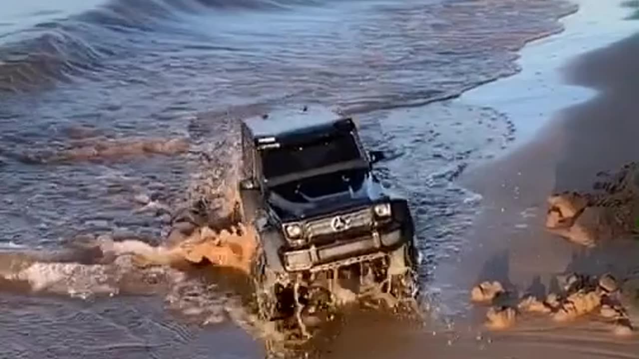 Mercedes-Benz G500 RC Conquers the Volga River! 🚙🌊