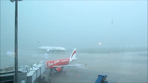 Vietnam, HCMC - airport heavy rain 2013-06