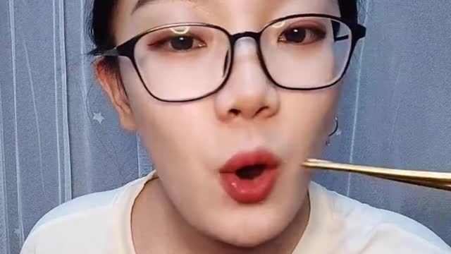 Chinese amsr eating food show