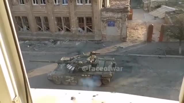 +18 Ukraine War Russian T-72 Gets Lit Up By RPG