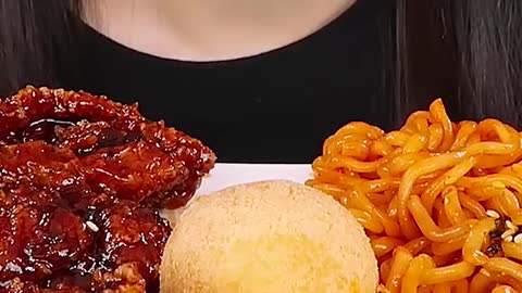 Spicy Fried Chicken Fire Noodles Kfc #zoeyasmr #zoeymukbang #bigbites #mukbang #asmr #food #먹방 #틱톡푸드