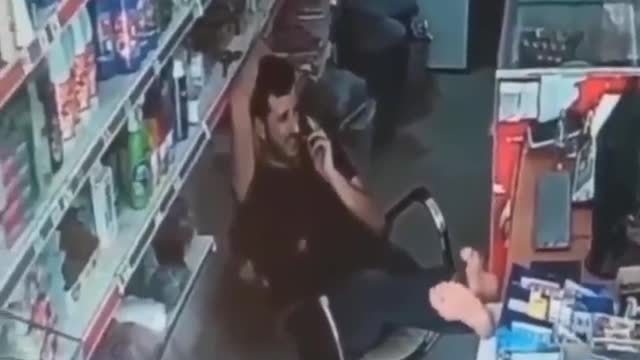 Shop owner fell from the chair while talking to his girlfriend on callš¤£