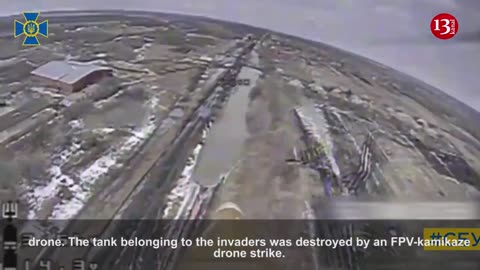 Kamikaze drone strikes a moving Russian tank
