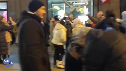 Russian police arresting people in central Moscow tonight