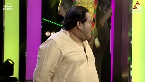 #VintageComedy ഒരച്ചിൽ വാർത്ത അച്ഛനും മോനുമാണല്ലോ..