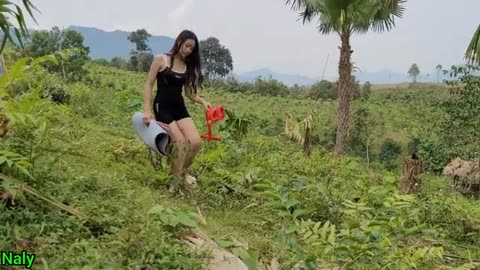 Girl_camping_alone_on_the_hill_and_the_ending....(360p).mp4