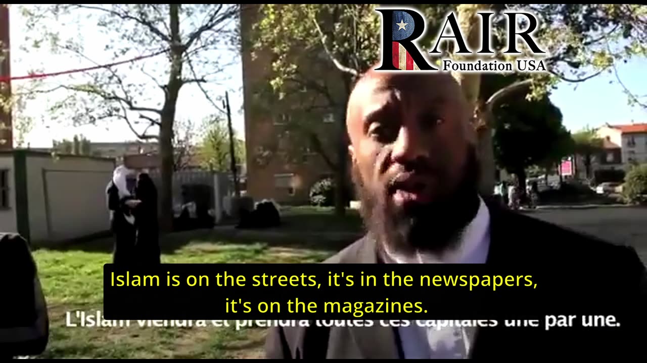 Muslims in France explain goals in French and English perfectly clearly