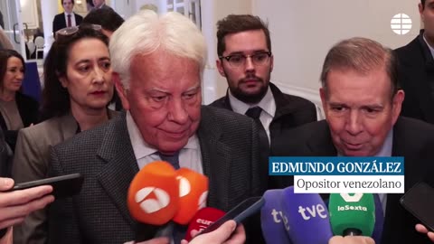 El opositor venezolano Edmundo González y Felipe González, juntos en un desayuno informativo