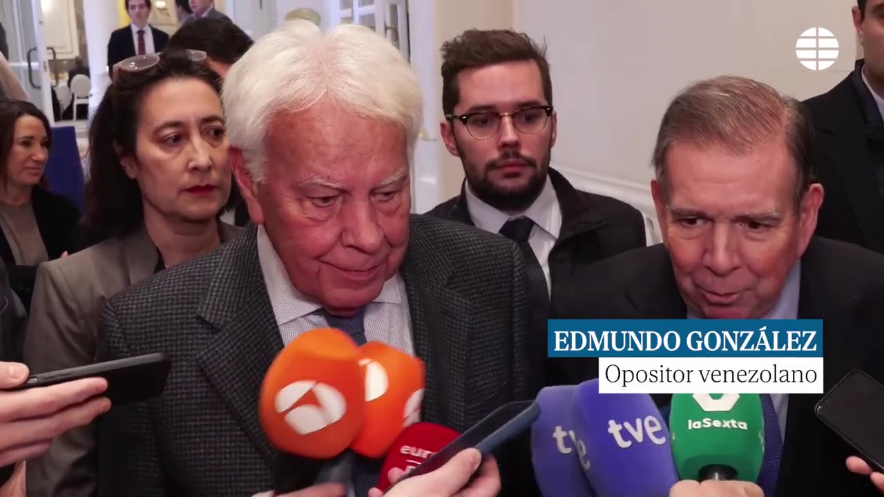 El opositor venezolano Edmundo González y Felipe González, juntos en un desayuno informativo