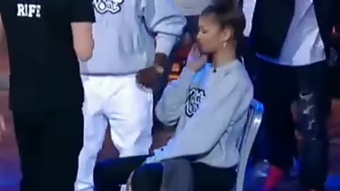 Zendaya looked at him☝️ like no touches😵😵😵