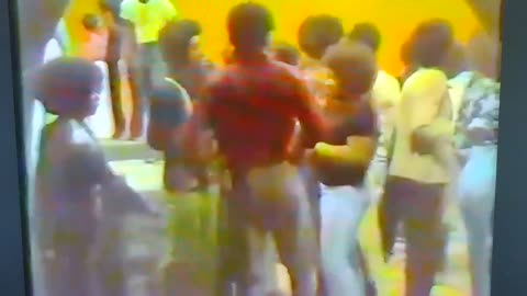Soul Train Dancers Blow Your Whistle 1974 (KC and The Sunshine Band)