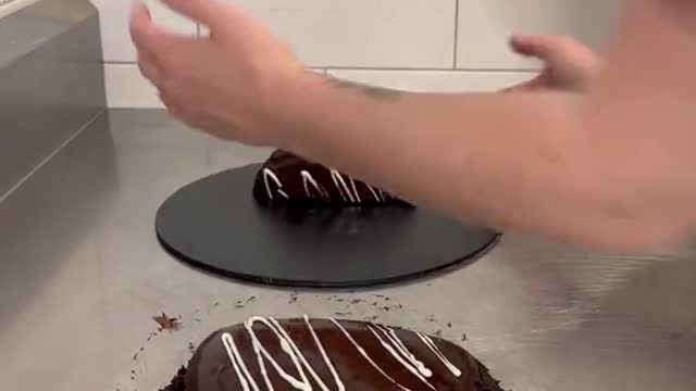 You need to make a cake decorating book for simple designs like this.