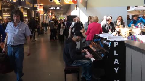Boogie woogie piano-Charleroi airport