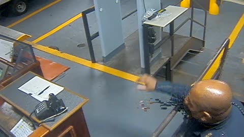 3205LHOBBACStLoadingDock_2021-01-06_13h39min50s737ms.mp4