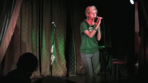 Lana Del Rey singing hundred dollar bill before she was famous @ a bar!