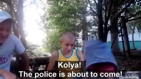 Ukraine: nationalists encourage young child to say Nazi slogans
