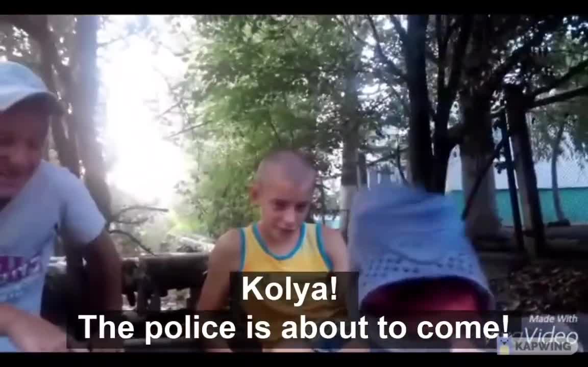 Ukraine: nationalists encourage young child to say Nazi slogans