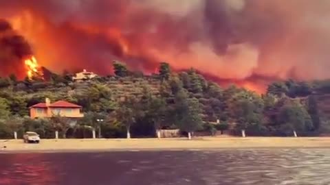 ギリシャ大臣、火災で79人が逮捕された後、責任者を『放火魔の詐欺』とレッテルを貼る