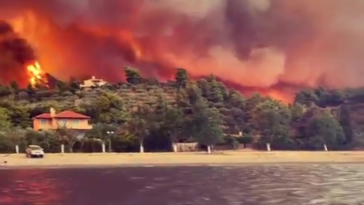 ギリシャ大臣、火災で79人が逮捕された後、責任者を『放火魔の詐欺』とレッテルを貼る