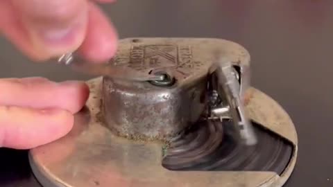 VINTAGE SHAVING BLADE SHARPENER