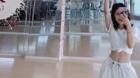 Lớp sáng hay lớp tối mình đều là cô giáo hiền dịu nói nhỏ mẫu mực ^^