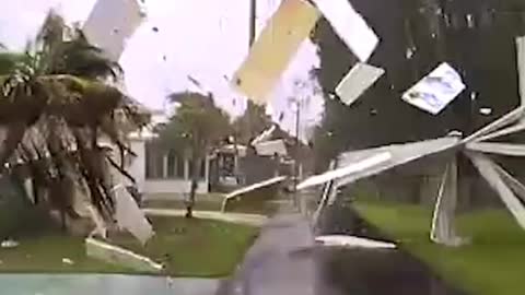 Tornado rips through Florida neighborhood