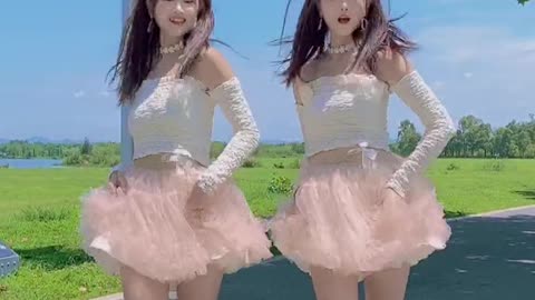 Twins dance together, how many points can you score?