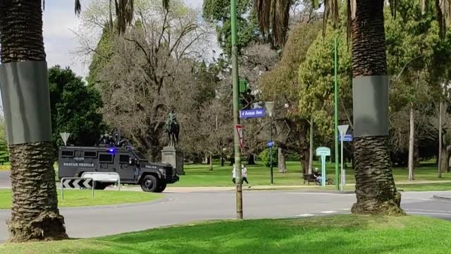 Melbourne Police prepare to open fire at innocent bystanders. 22/9/21