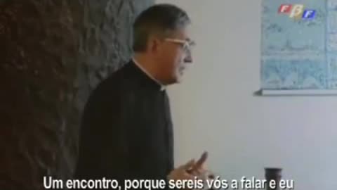 Imagens de um encontro de São Josemaria Escrivá com Sacerdotes