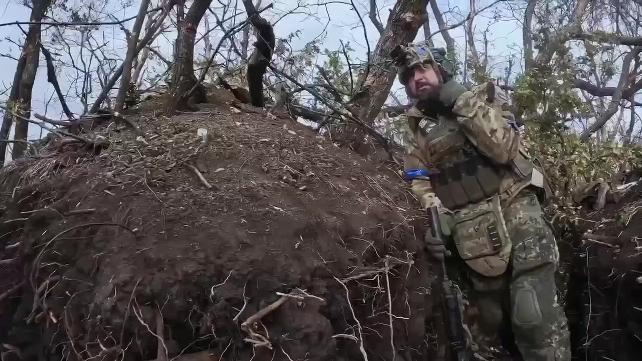 A group of Ukrainian soldiers from the 47th Mechanized Infantry surrounded by Russian troops