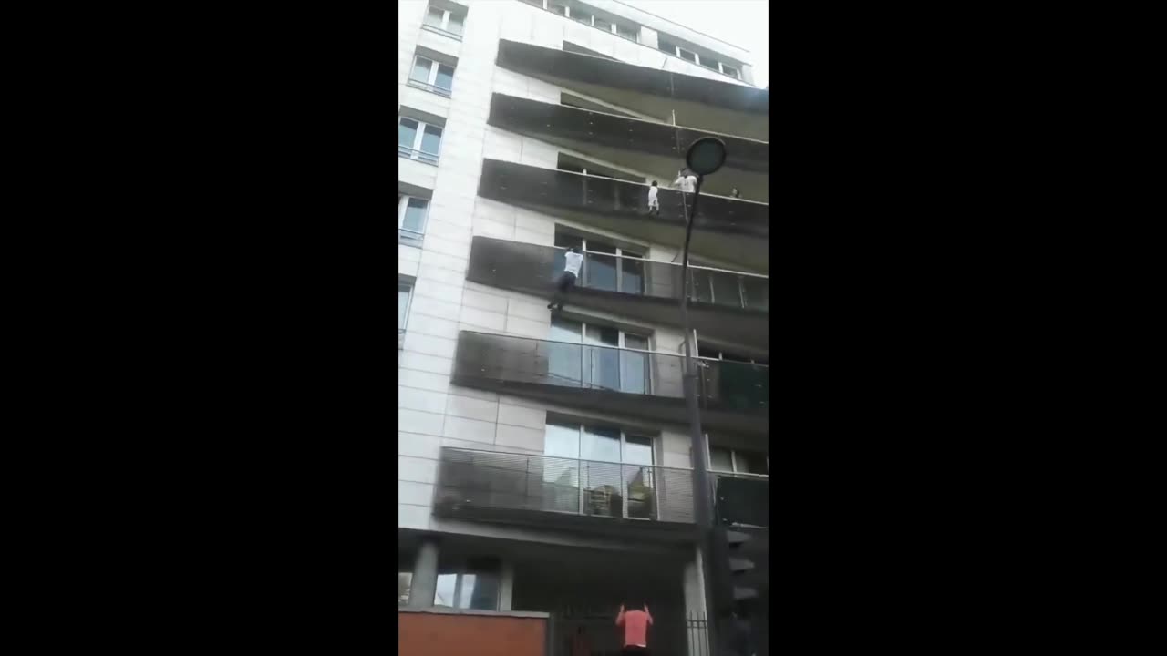 This Man Is A Hero!