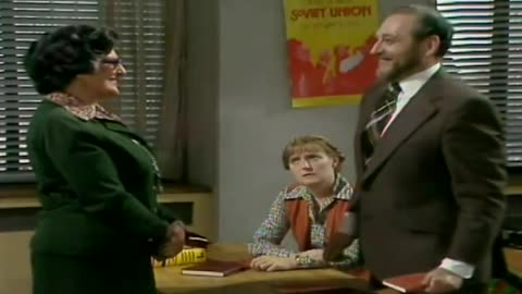 Mind Your Language - S02 - E06 - A Hard Days Night.mp4