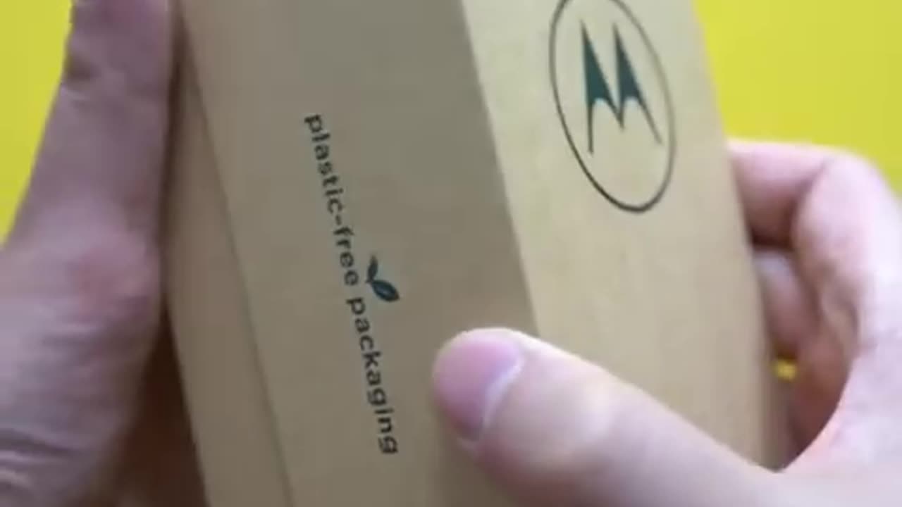 Motorola's_new_phone_is_stunning.
