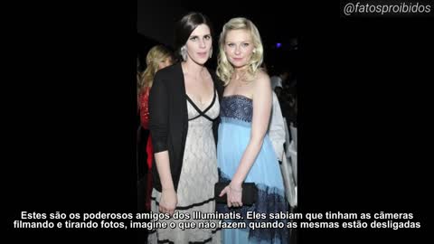 Um Illuminati confrontado e sua amiga satânica