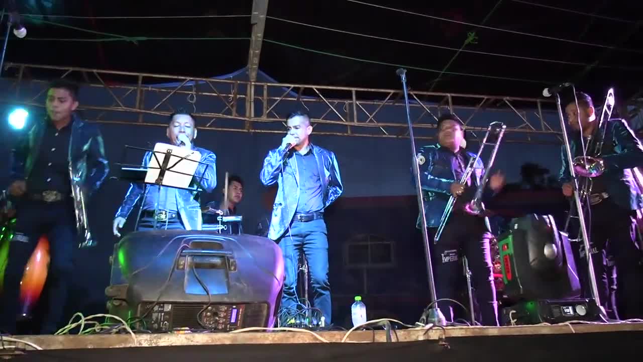 La Devastadora Banda Imperial De Tonalá, Guerrero en Miahuichan, San Luis Acatlá